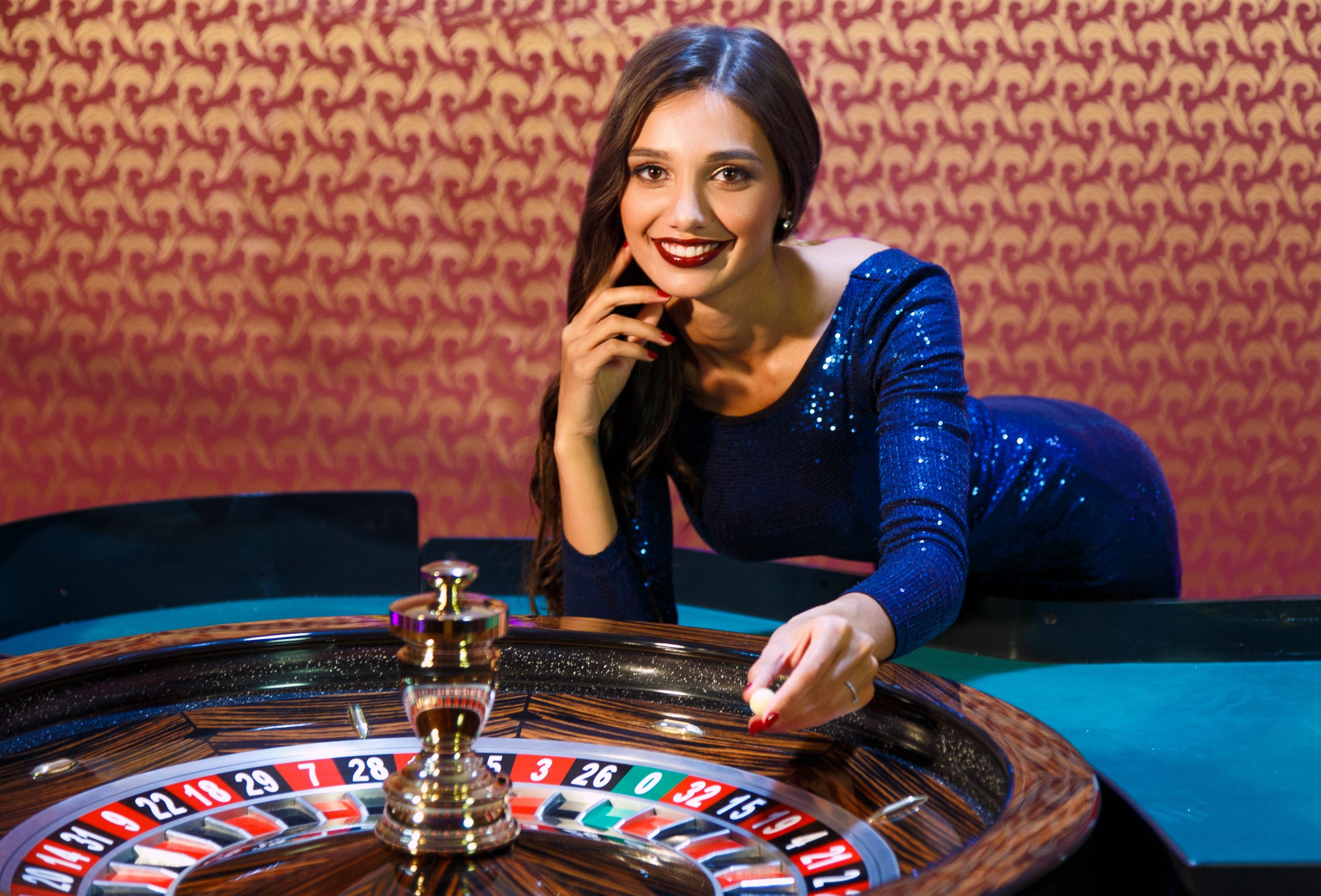 Рулетка с девушками. Live Roulette Dealer. Ведущая казино картинки. Judi Roulette online Casino India. Jazlynn gambling Lady.